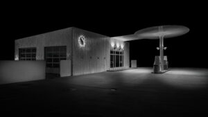 No Signs V - foto af Arne Jacobsens tankstation i Skovshoved - Skovshoved Tankstation